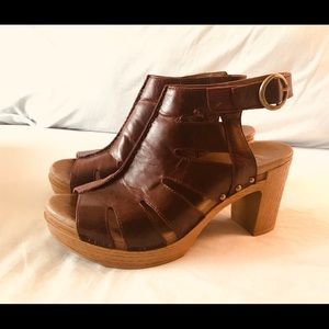 Dansko Demetra Vintage Pull up